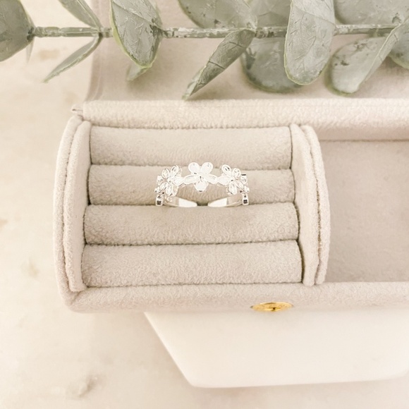 925 Sterling Silver Dainty Flower Ring Minimalist Ring Chic Boho Ring - Picture 5 of 9